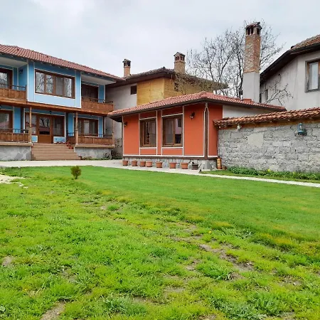 къща ради 게스트하우스 코프리브시티차