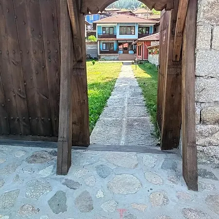къща ради Konukevi